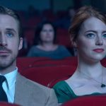 Emma Stone e Ryan Gosling no cinema em La La Land